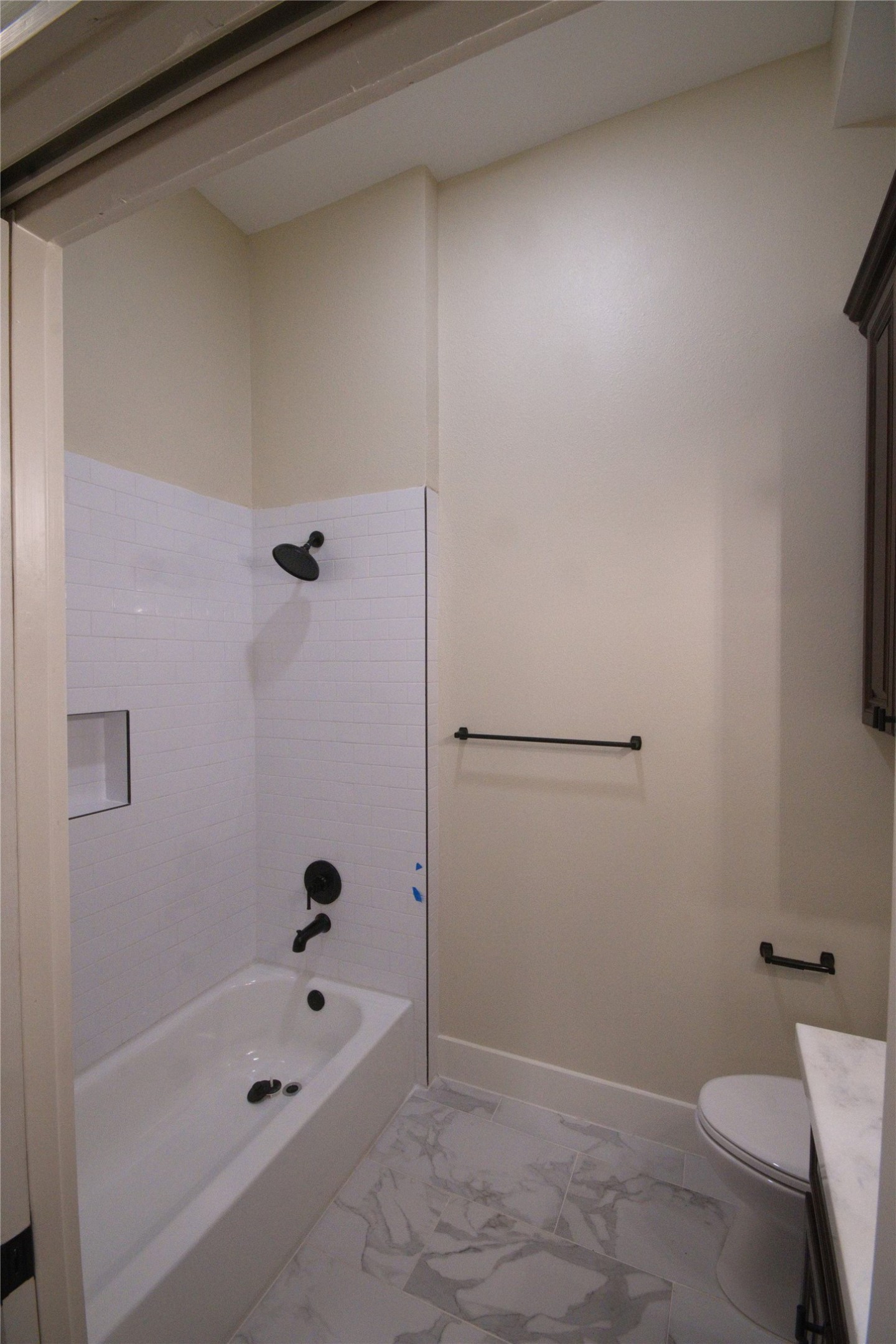 505 Winnie Street Houston, TX 77009 - Photo 21 of 29 The 2nd bath/shower