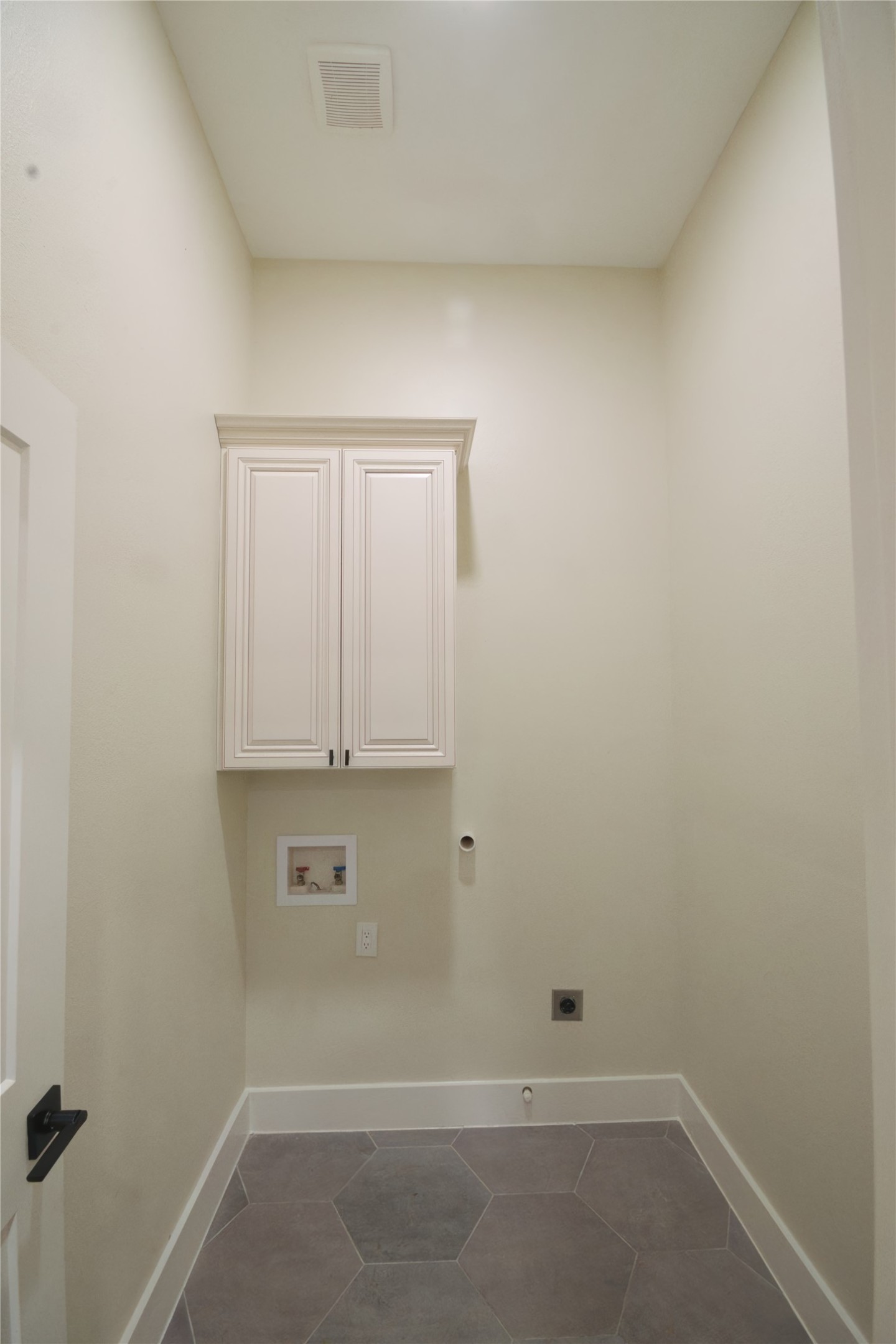 505 Winnie Street Houston, TX 77009 - Photo 22 of 29 Utility Room with Washer Dryer Connections