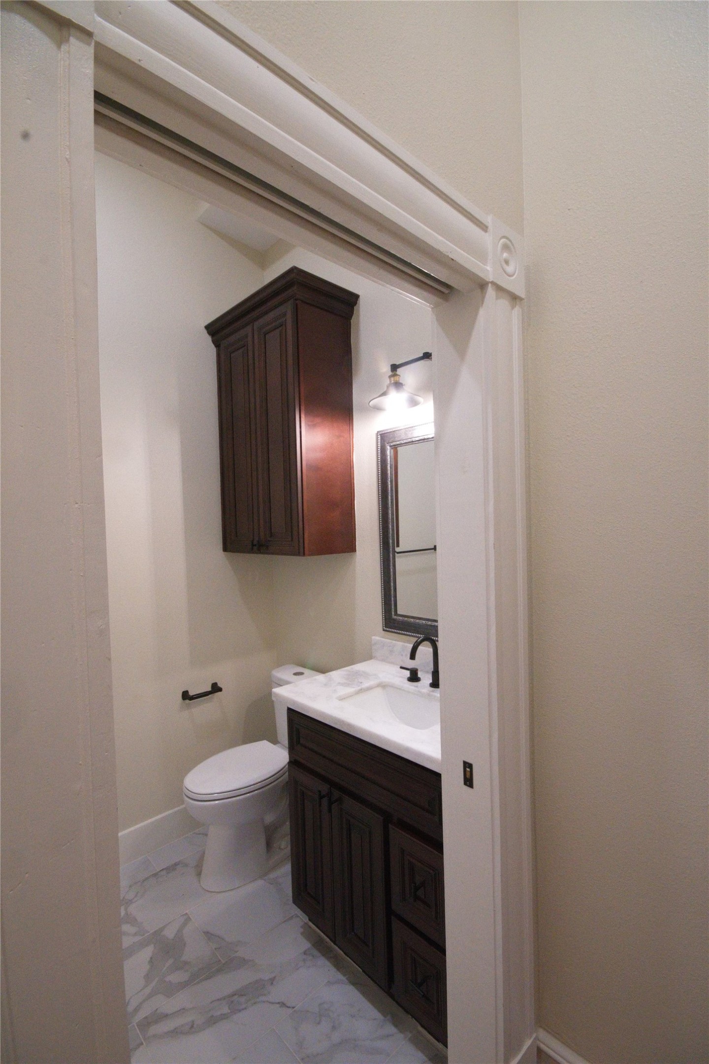 505 Winnie Street Houston, TX 77009 - Photo 23 of 29 2nd bathroom