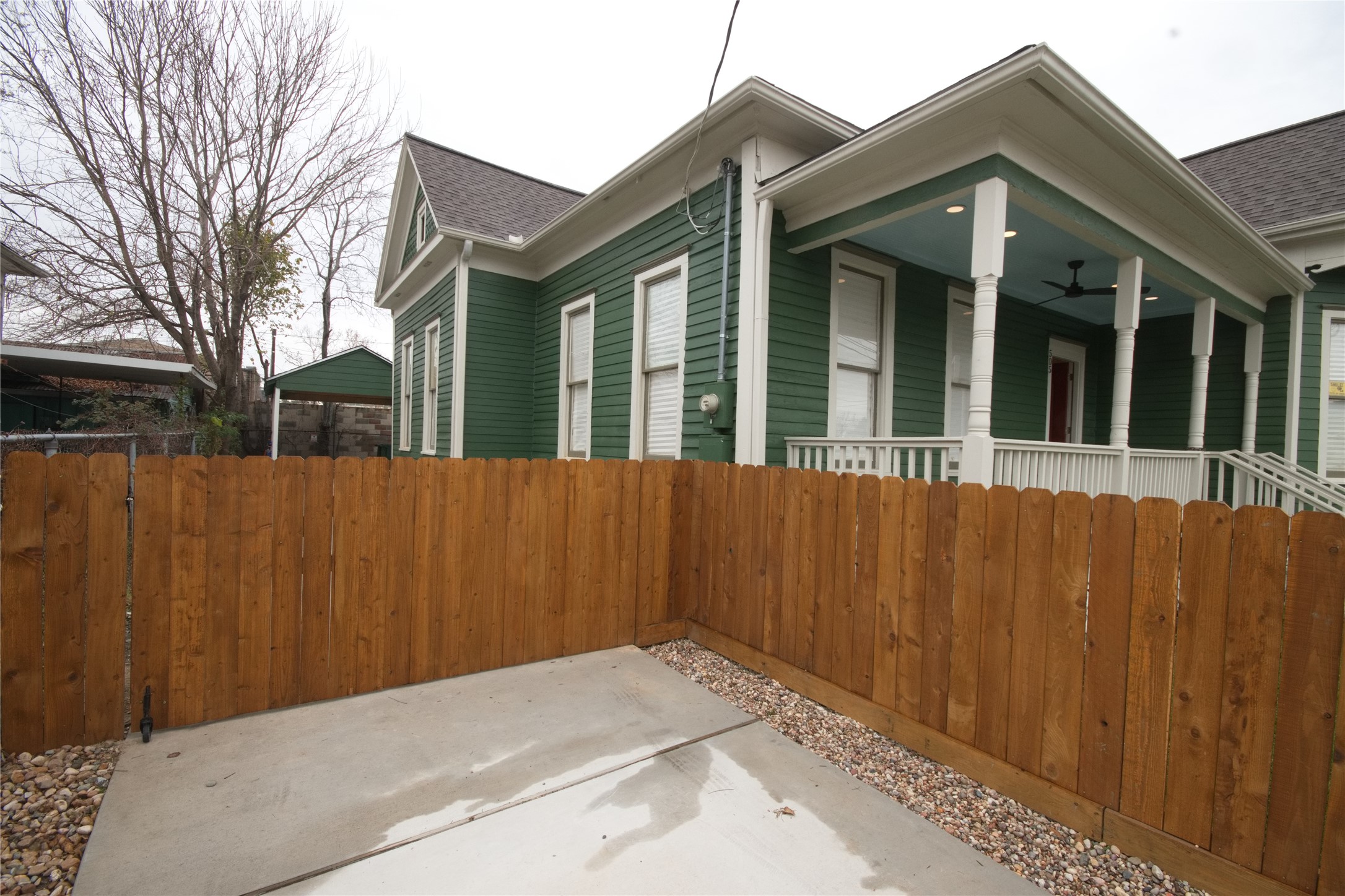 505 Winnie Street Houston, TX 77009 - Photo 24 of 29 gated driveway