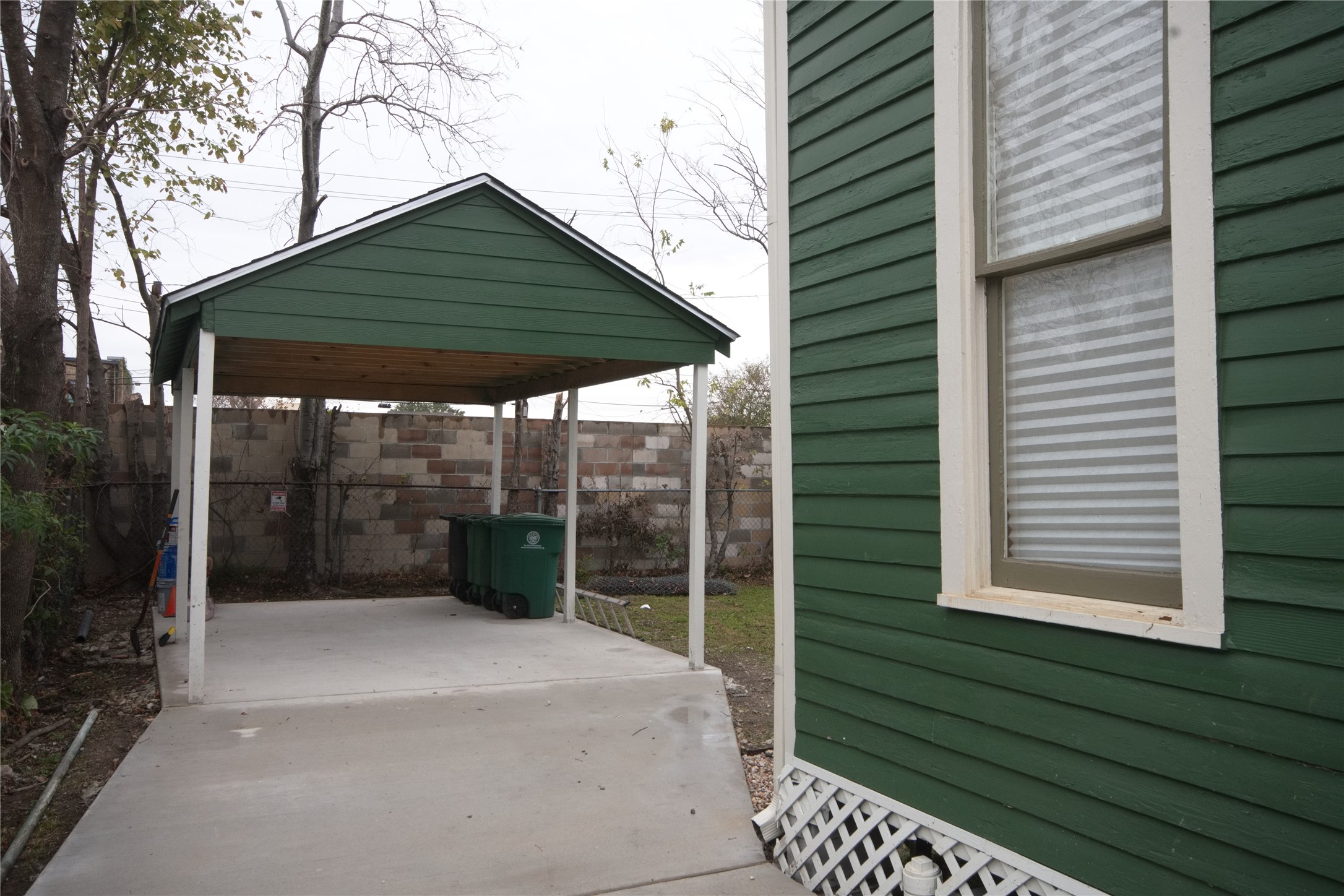 505 Winnie Street Houston, TX 77009 - Photo 26 of 29 Carport