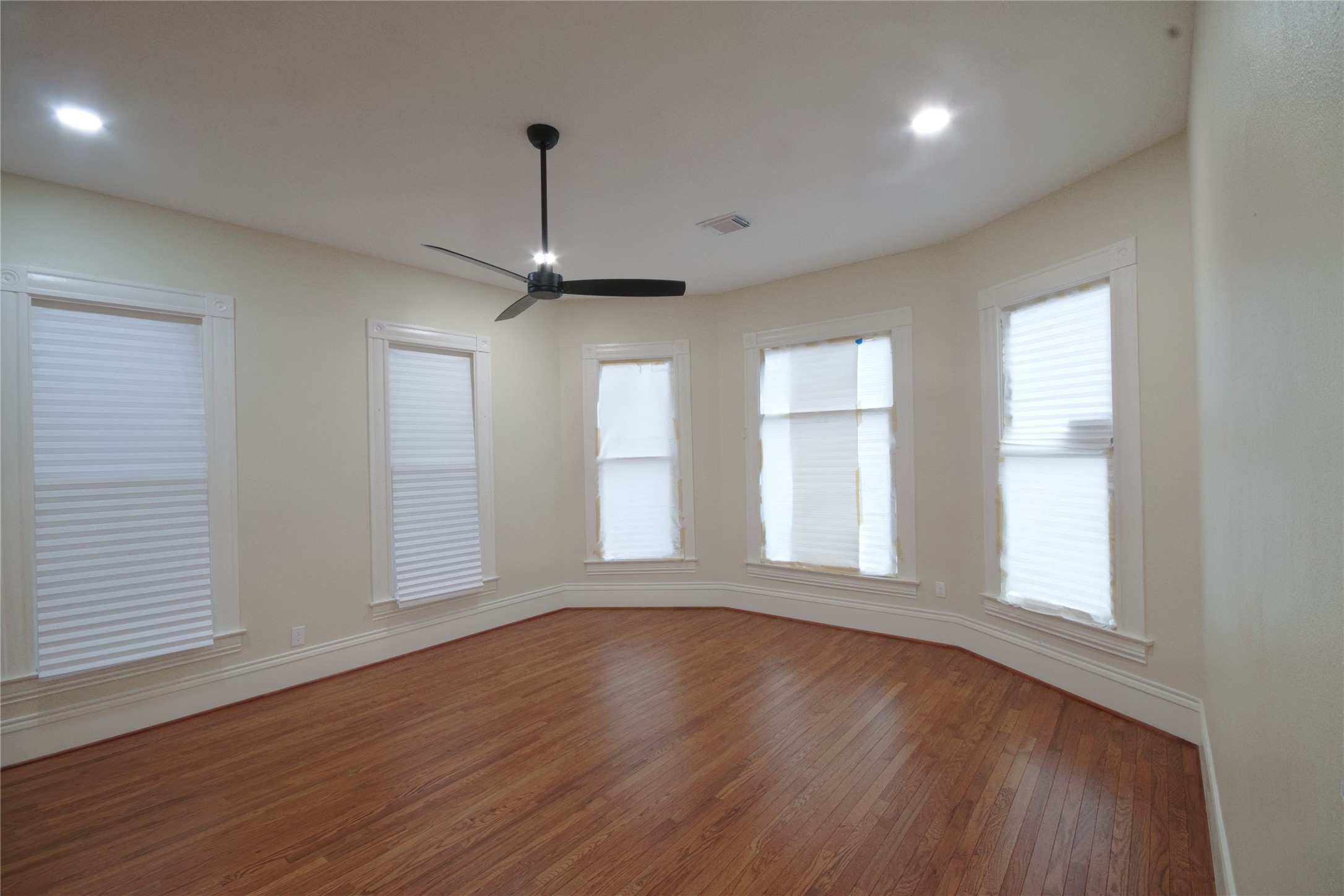 505 Winnie Street Houston, TX 77009 - Photo 9 of 29 The windows along with the abundant size and high ceilings give this room a grand feeling.