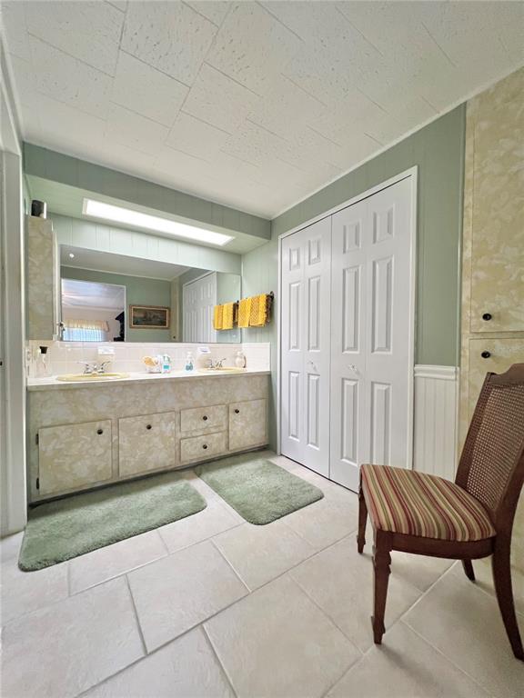 1100 South Belcher Road, Unit 719 Largo, FL 33771 - Photo 48 of 60 a view of a bedroom with furniture and windows