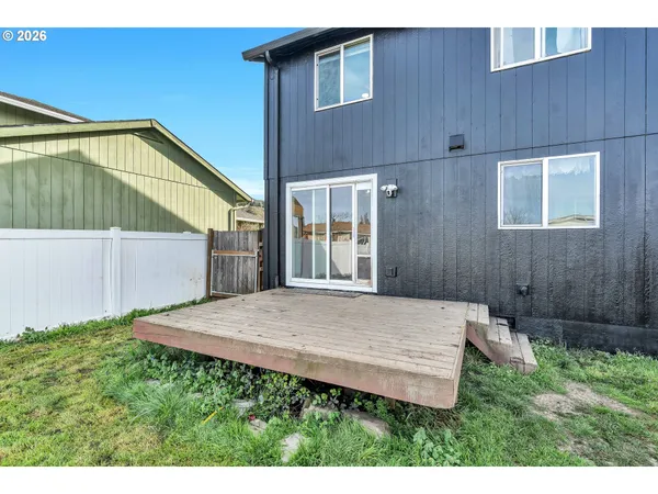 a view of an house with backyard space and porch