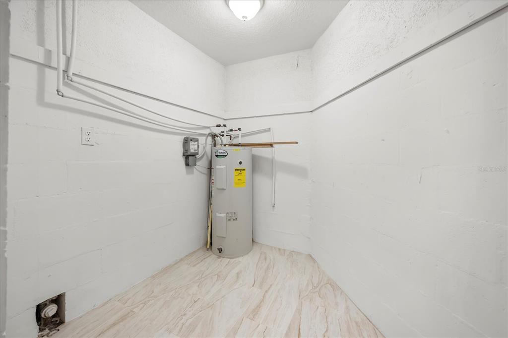 115 West Fillmore Avenue Orlando, FL 32809 - Photo 21 of 23 a view of a garage