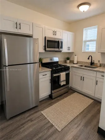 $1,700 | 1181 Northwest 8th Street Road, Unit 12, Miami, FL 33136