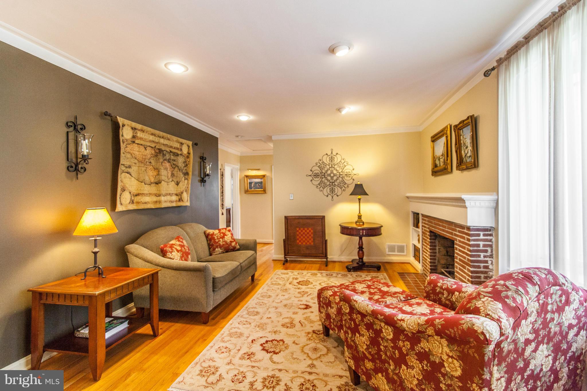 8514 Grubb Road Chevy Chase, MD 20815 - Photo 4 of 30 Living room from foyer