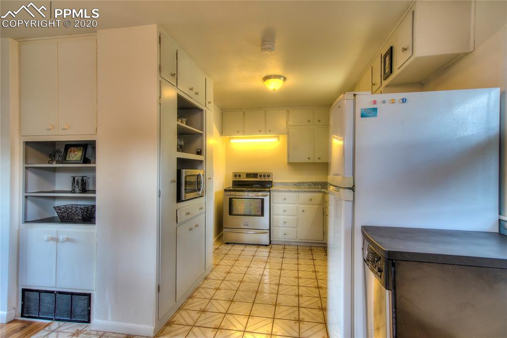 1507 Prairie Road Colorado Springs, CO 80909 - Photo 8 of 28