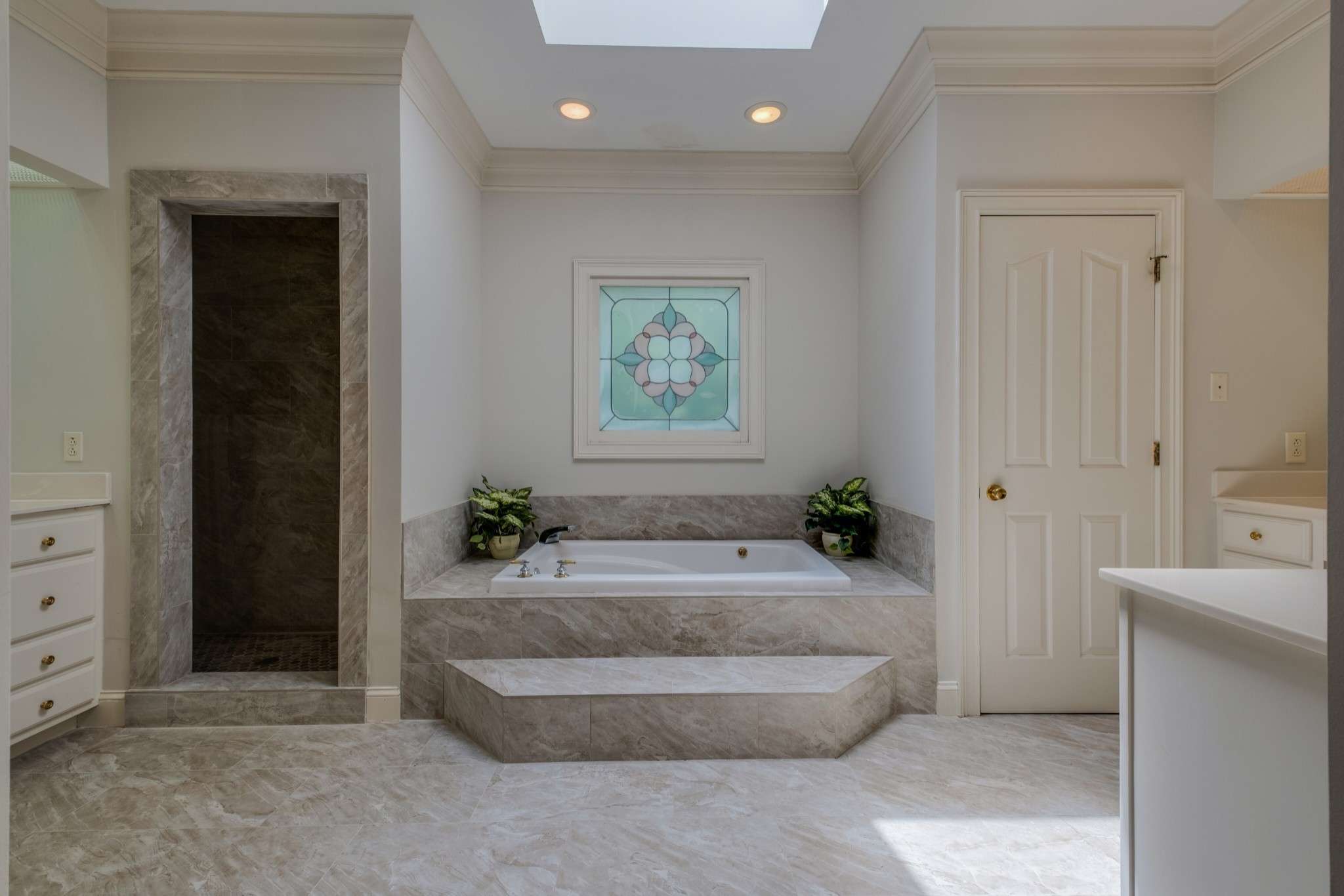 3026 Smith Lane Franklin, TN 37069 - Photo 19 of 39 a bathroom with a bathtub and shower