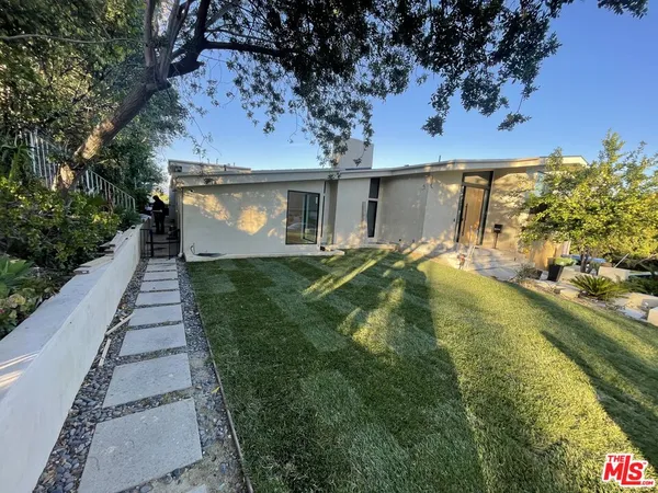 $2,450 | Ellenita Avenue, Tarzana, CA 91356