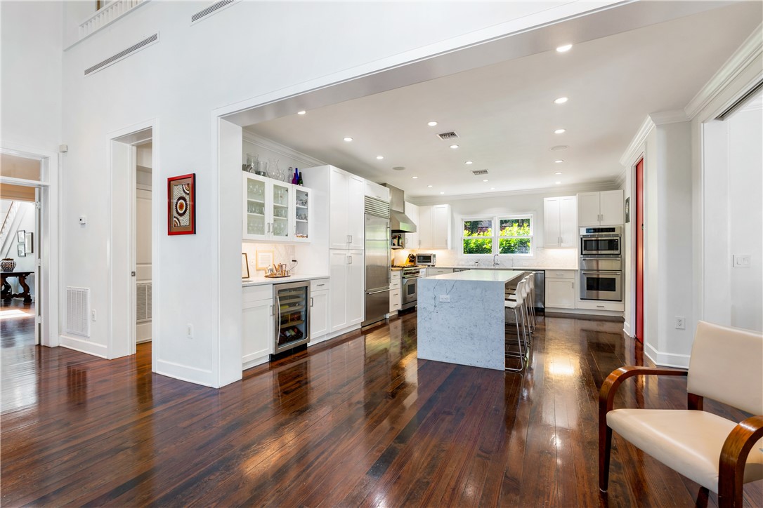 975 Riomar Drive Vero Beach, FL 32963 - Photo 22 of 34 a living room with stainless steel appliances kitchen island wooden floor and view living room