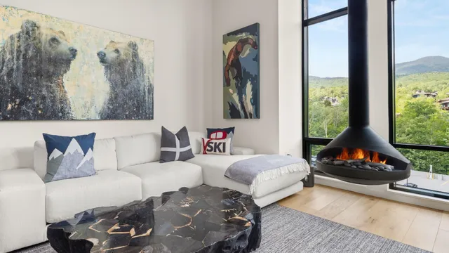 $2,560,000 | 69 Hourglass Drive, Unit 409, Stowe, VT 05672