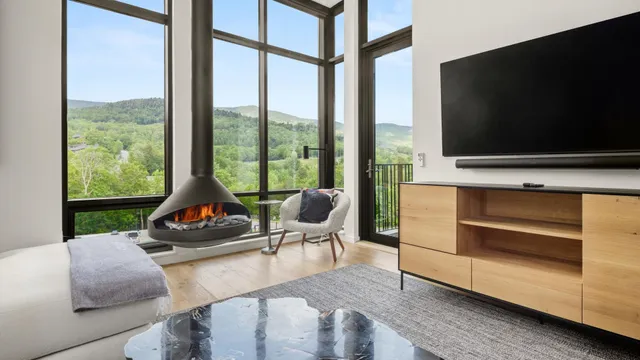 $2,560,000 | 69 Hourglass Drive, Unit 409, Stowe, VT 05672