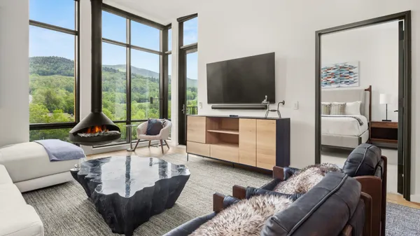 $2,560,000 | 69 Hourglass Drive, Unit 409, Stowe, VT 05672