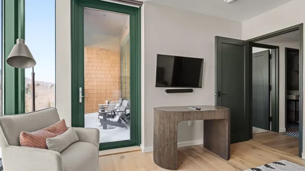 $2,560,000 | 69 Hourglass Drive, Unit 409, Stowe, VT 05672