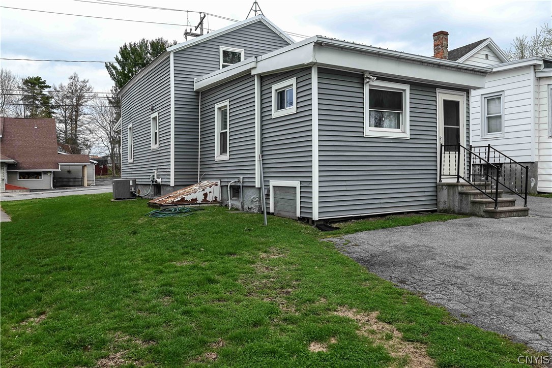 58 Burrstone Road New Hartford, NY 13417 - Photo 8 of 50