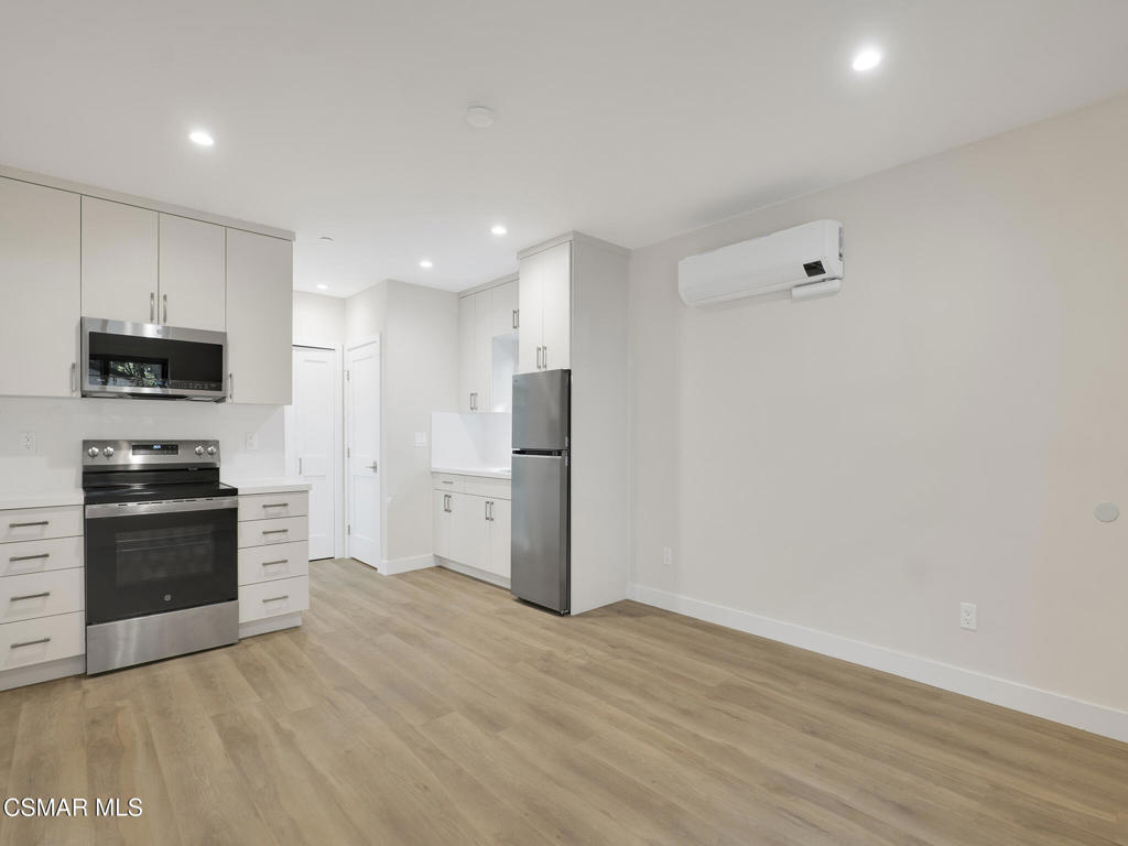 3190 Los Robles Road, Unit D Thousand Oaks, CA 91362 - Photo 3 of 6