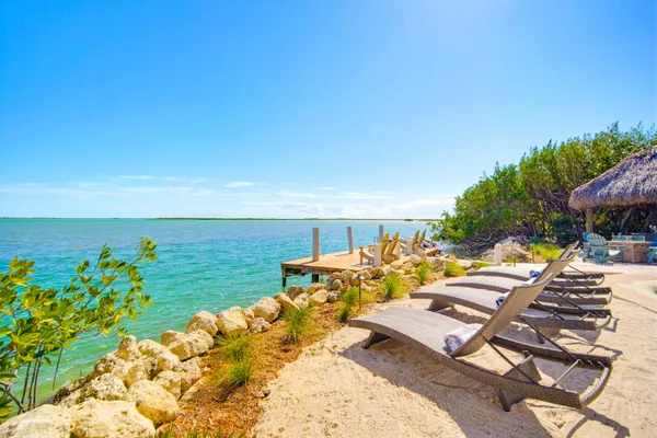 $2,735,000 | 77 Bay Drive, Key West, FL 33040