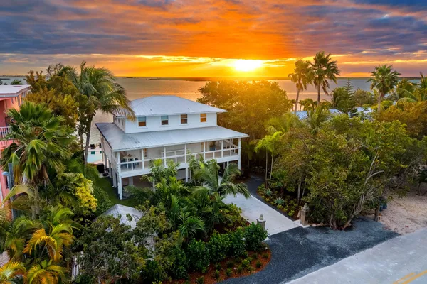 $2,735,000 | 77 Bay Drive, Key West, FL 33040