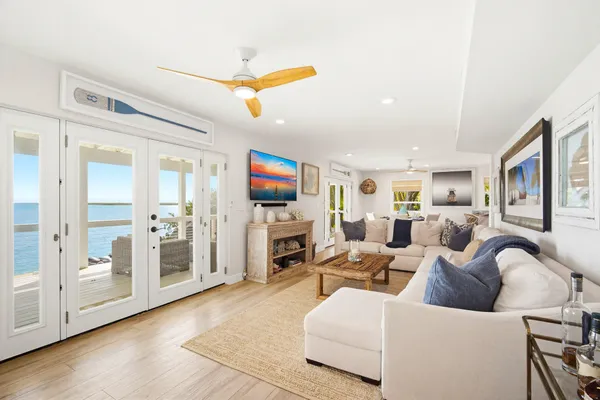 $2,735,000 | 77 Bay Drive, Key West, FL 33040