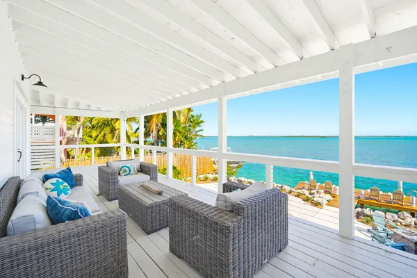 $2,735,000 | 77 Bay Drive, Key West, FL 33040