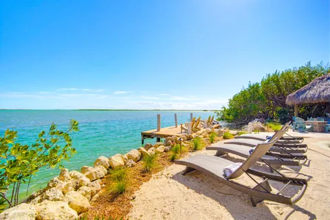 $2,875,000 | 77 Bay Drive, Key West, FL 33040