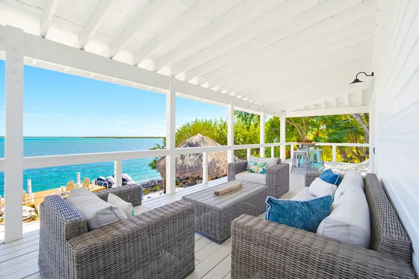 $2,735,000 | 77 Bay Drive, Key West, FL 33040
