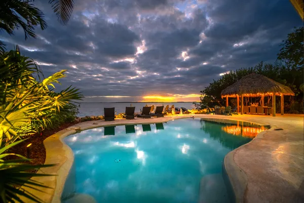 $2,735,000 | 77 Bay Drive, Key West, FL 33040