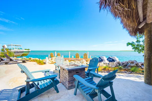 $2,735,000 | 77 Bay Drive, Key West, FL 33040