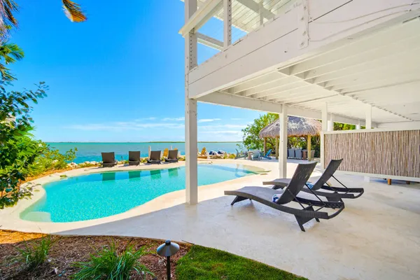 $2,735,000 | 77 Bay Drive, Key West, FL 33040