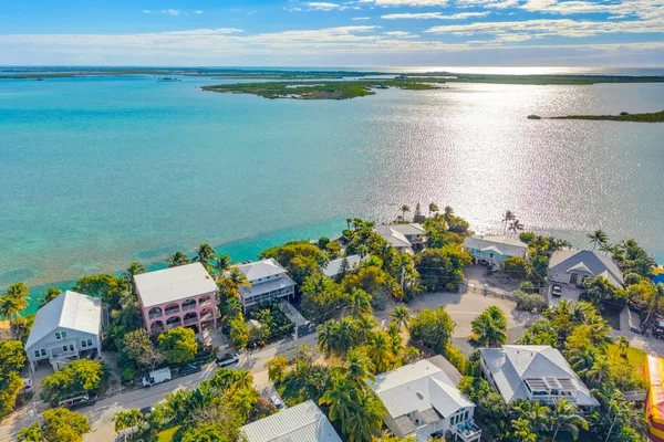 $2,735,000 | 77 Bay Drive, Key West, FL 33040