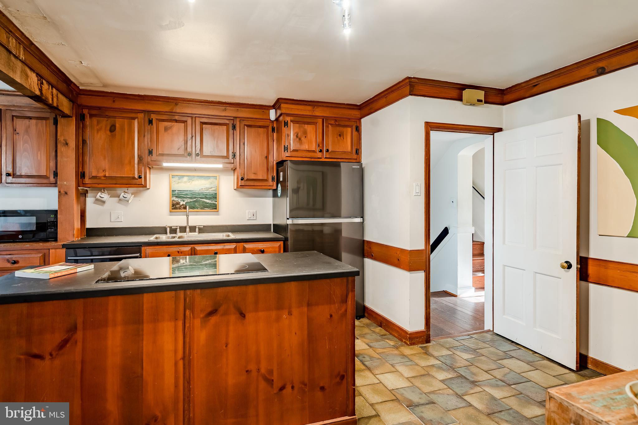 139 Grubb Road Paoli, PA 19301 - Photo 14 of 47 Kitchen with island
