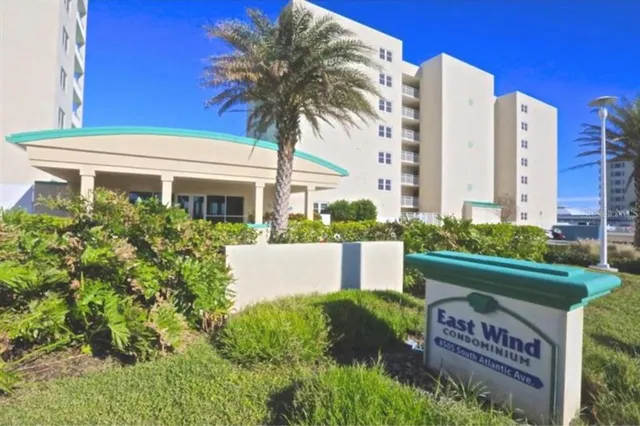 a sign that is sitting in front of a building