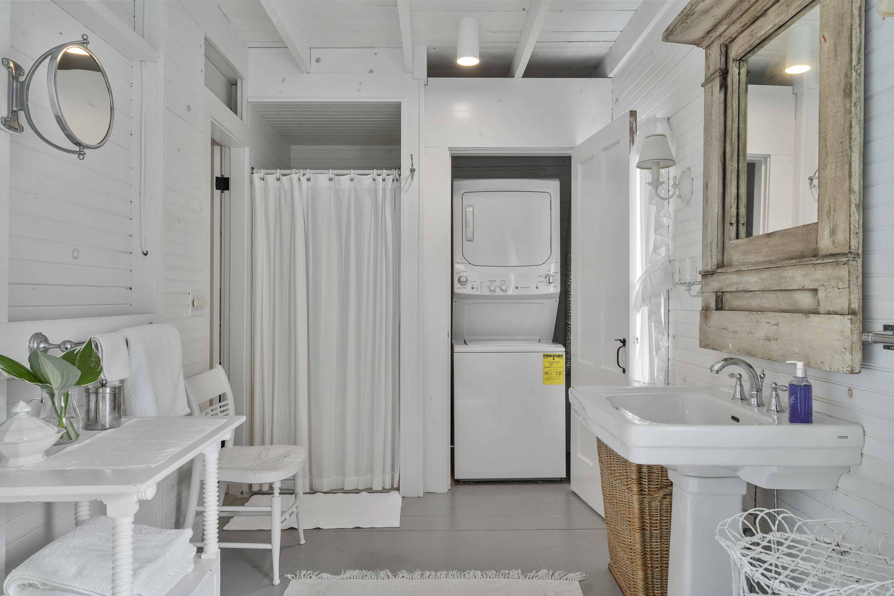 70 Pemaquid Loop Road New Harbor, ME 04554 - Photo 39 of 45 40_2nd floor full bath shower and laundr