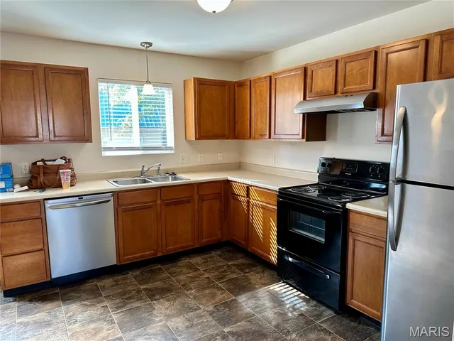 $1,200 | 228 Truman Court, Unit 228, Moscow Mills, MO 63362