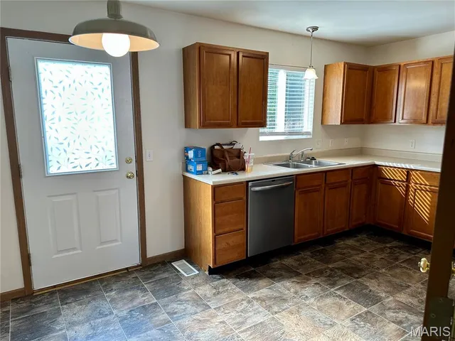 $1,200 | 228 Truman Court, Unit 228, Moscow Mills, MO 63362