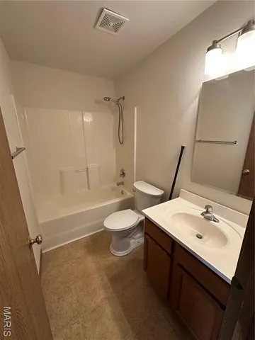 $1,200 | 228 Truman Court, Unit 228, Moscow Mills, MO 63362