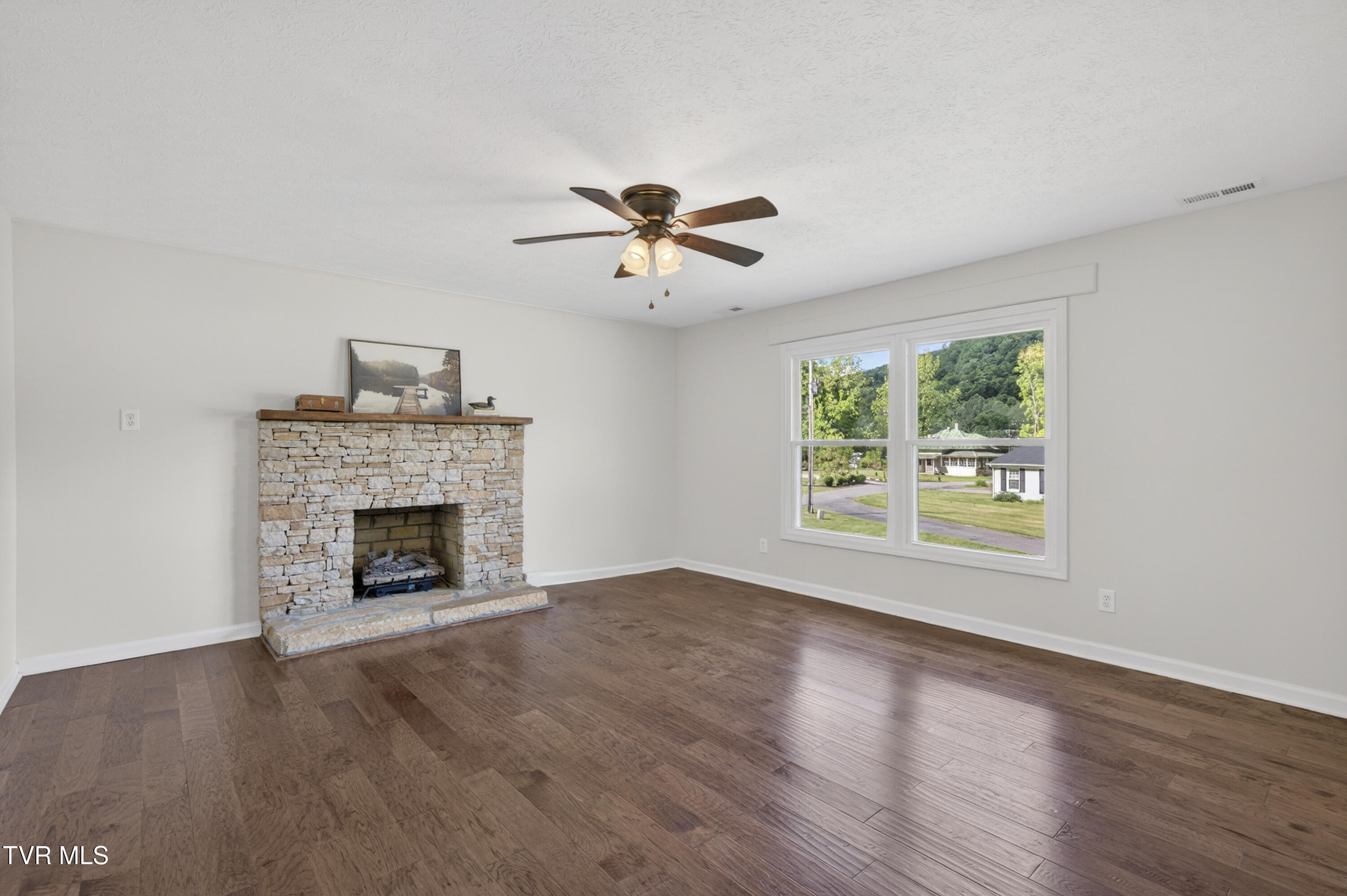 142 Backer Lane Damascus, VA 24236 - Photo 8 of 67 142-Backer-Ln-Damascus-VA Cynthia-Routon