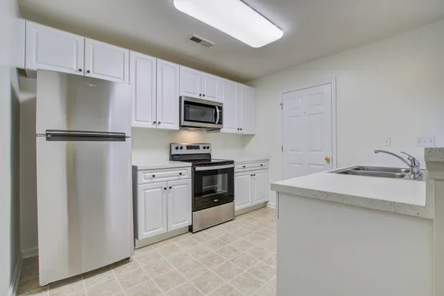 $1,895 | 2425 Scholar Lane, North Charleston, SC 29406