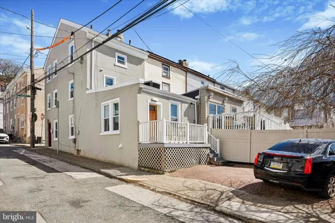 a car parked in front of a white house
