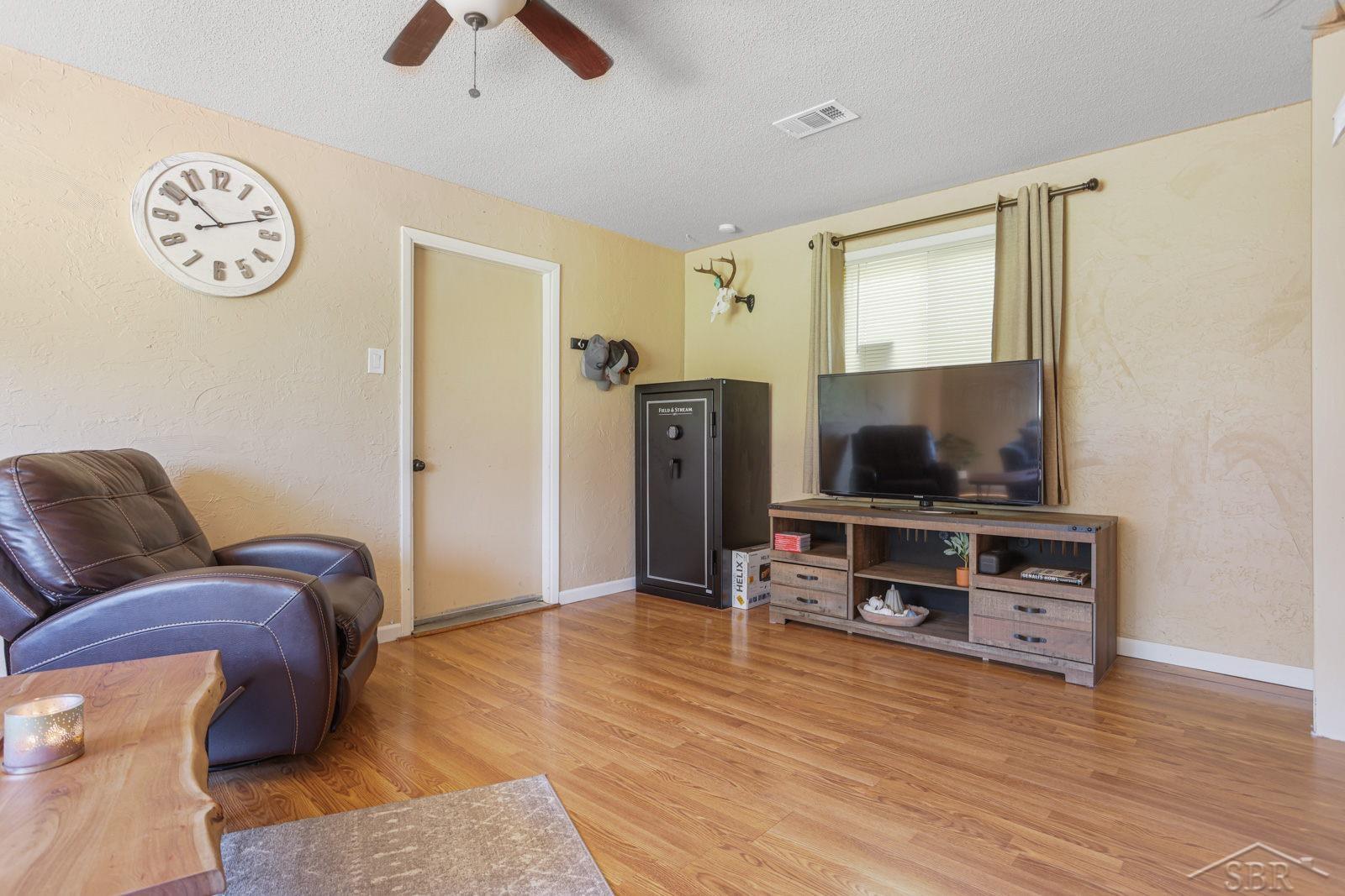 6815 North Michigan Road Saginaw, MI 48604 - Photo 8 of 45 50087894-7.JPG