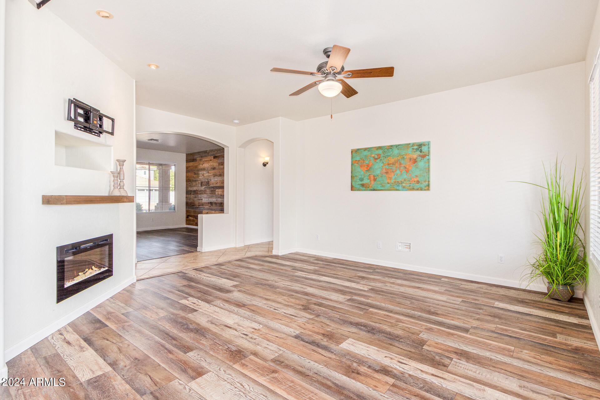 4311 East Del Rio Street Gilbert, AZ 85295 - Photo 14 of 42 Del Rio-family room 2
