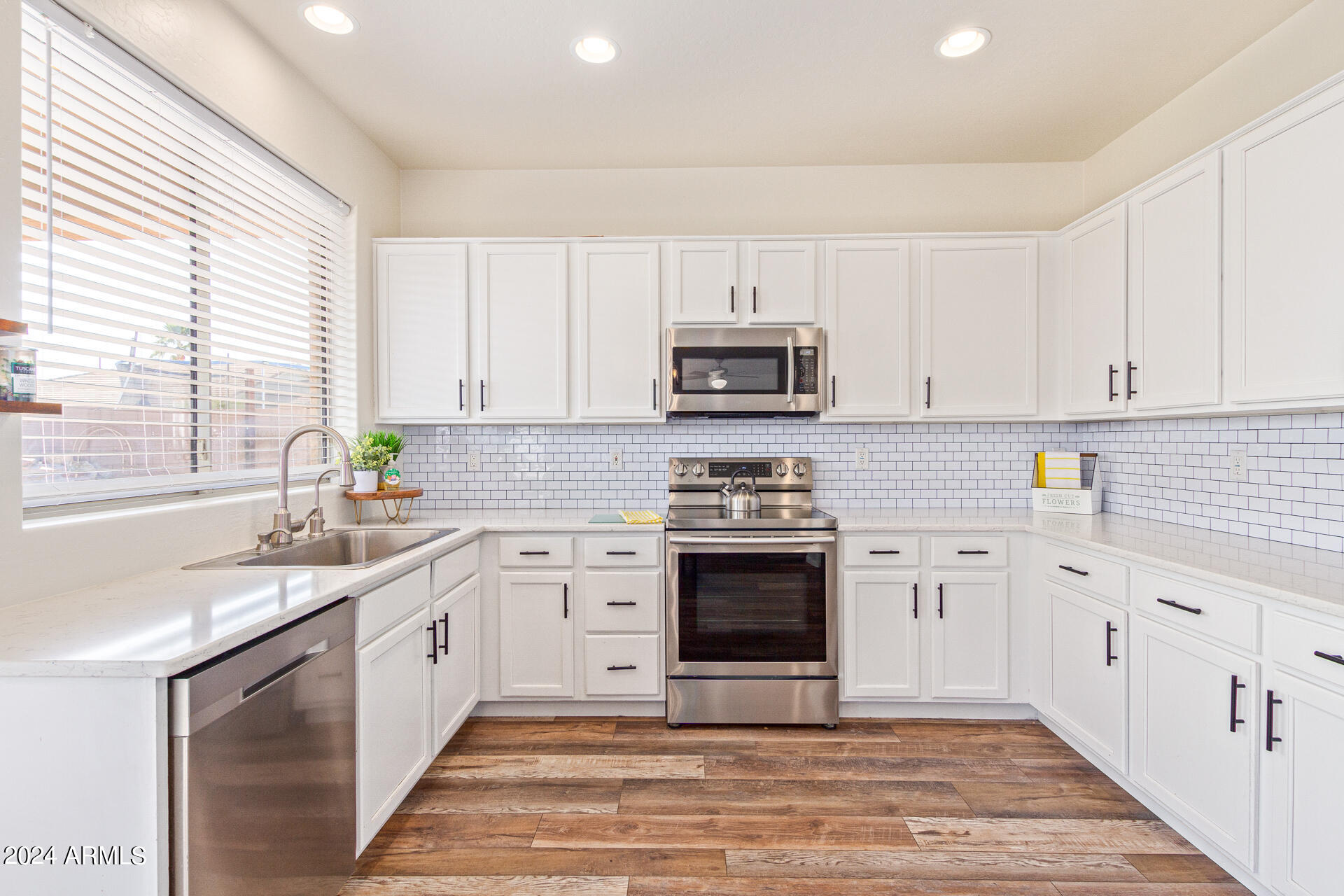 4311 East Del Rio Street Gilbert, AZ 85295 - Photo 17 of 42 Del Rio-kitchen 3