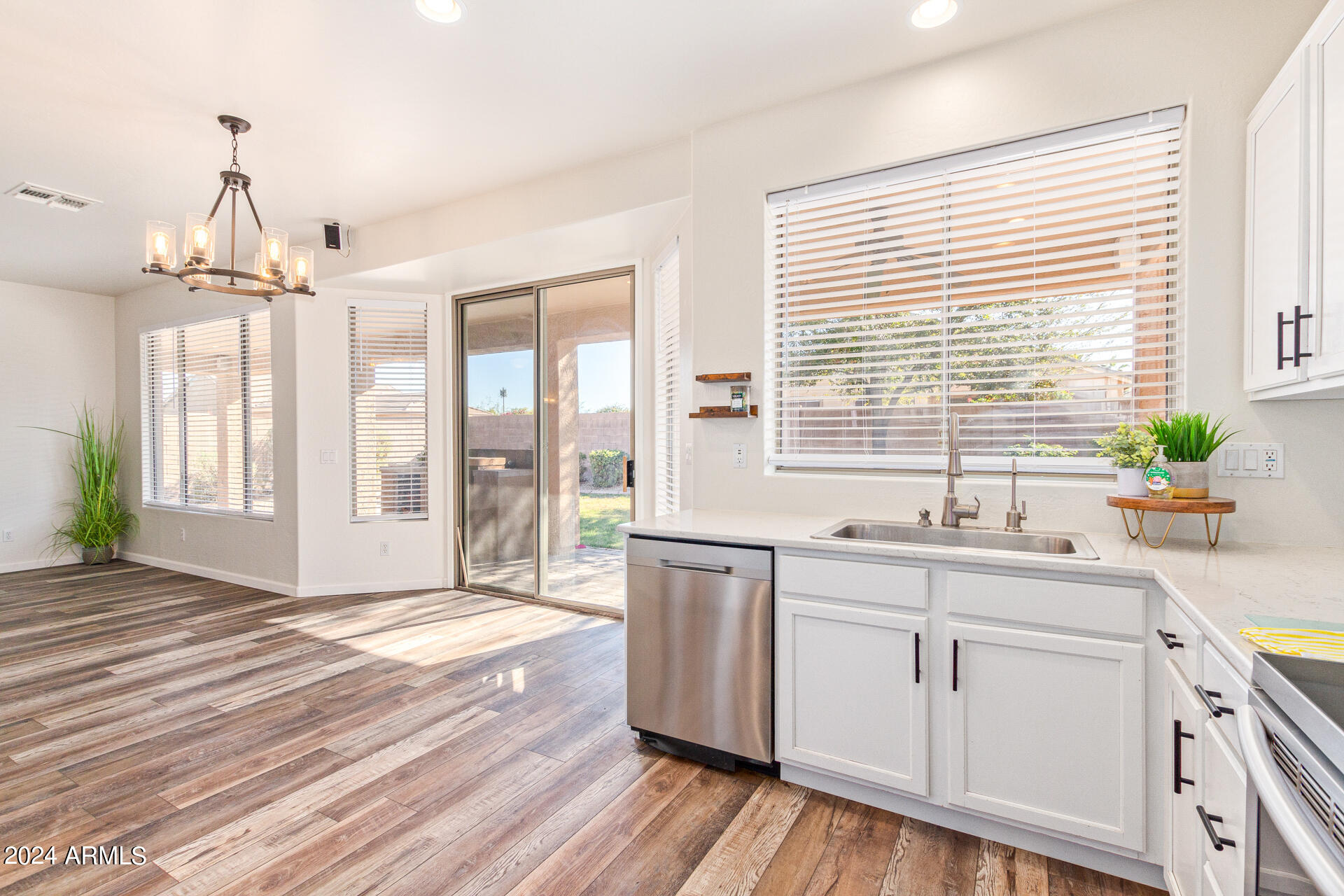 4311 East Del Rio Street Gilbert, AZ 85295 - Photo 19 of 42 Del Rio-kitchen 4