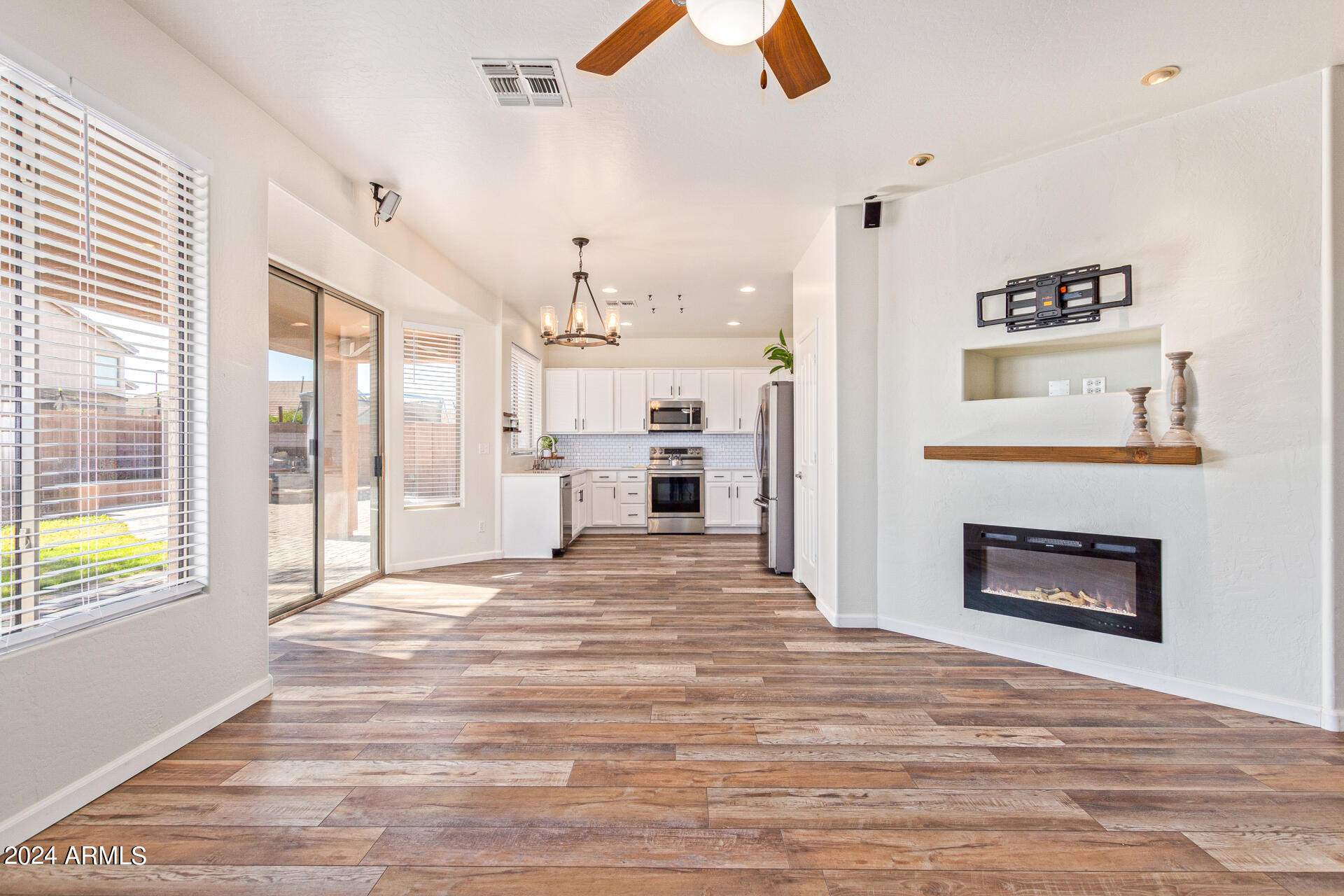 4311 East Del Rio Street Gilbert, AZ 85295 - Photo 2 of 42 Del Rio-family room 1