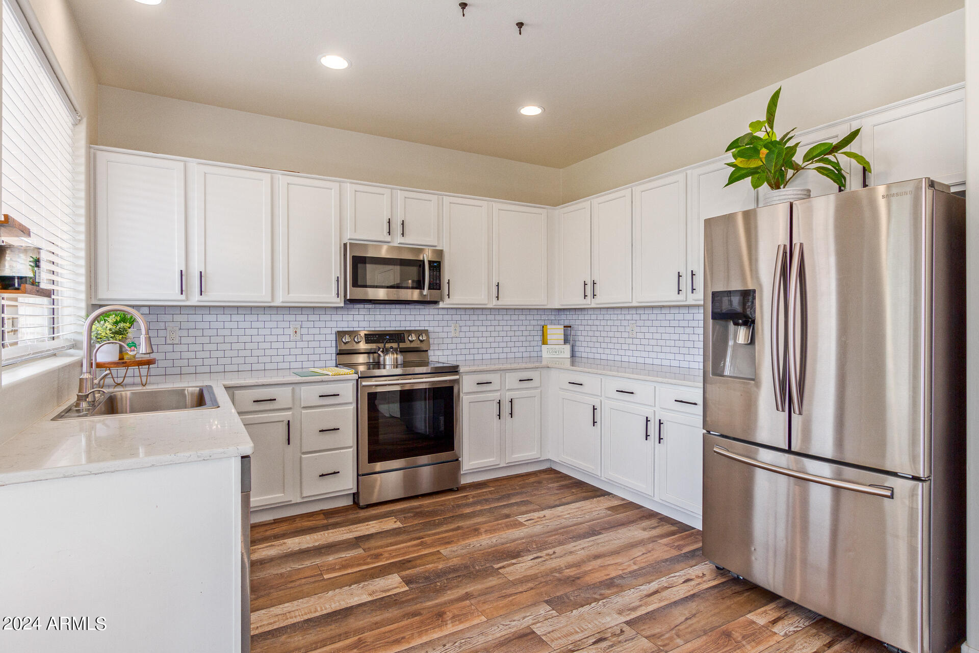4311 East Del Rio Street Gilbert, AZ 85295 - Photo 3 of 42 Del Rio-kitchen 2