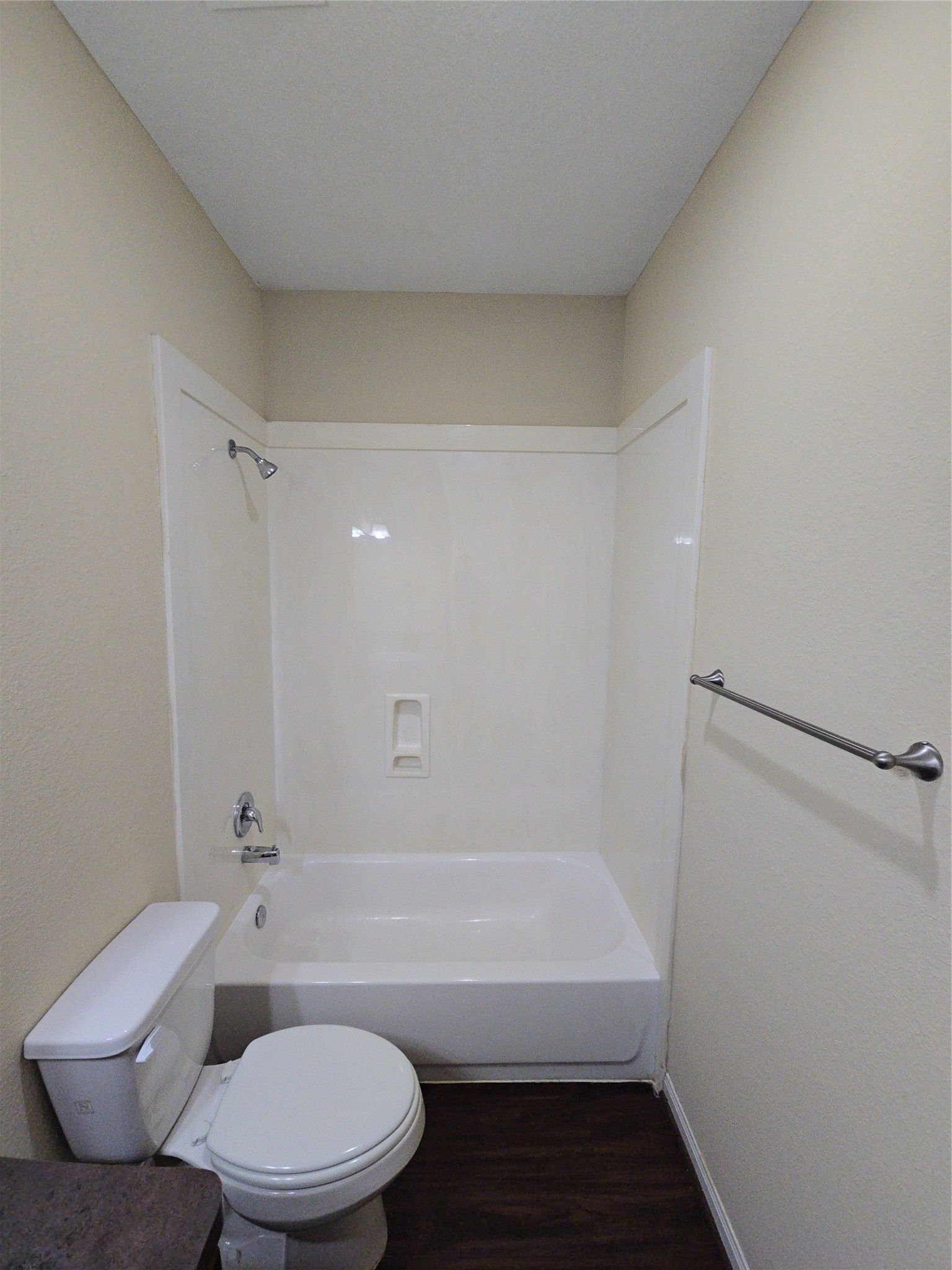 8205 Claiborne Street Houston, TX 77078 - Photo 17 of 26 a bathroom with a toilet and a bathtub