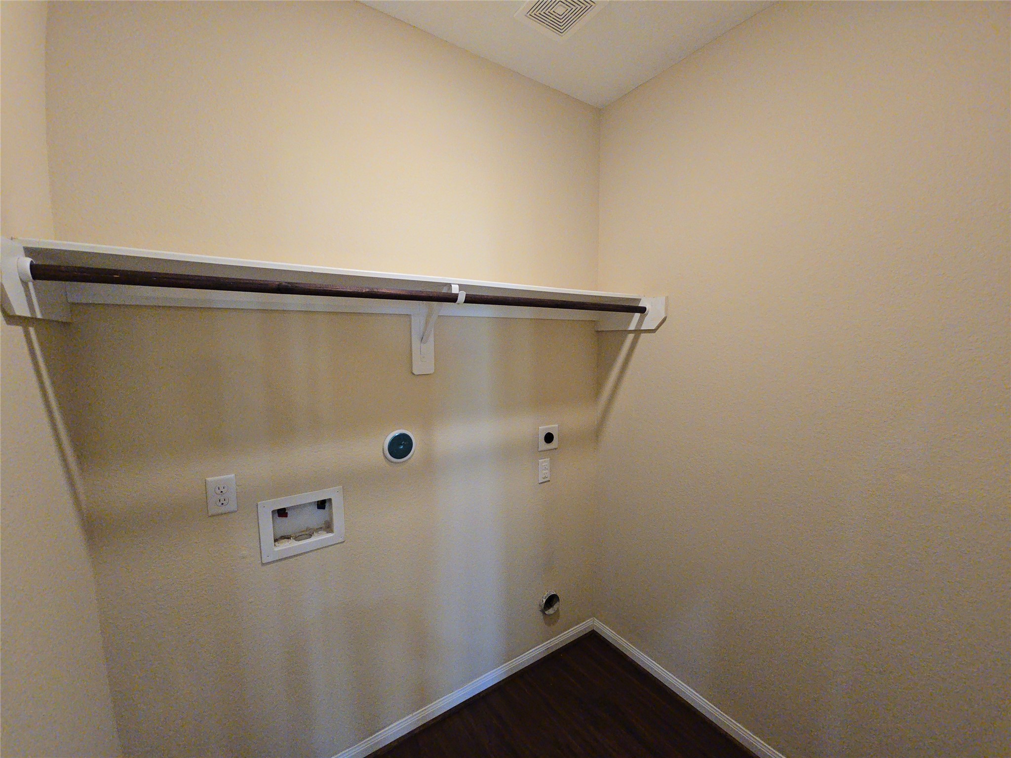 8205 Claiborne Street Houston, TX 77078 - Photo 22 of 26 a close view of shower tap