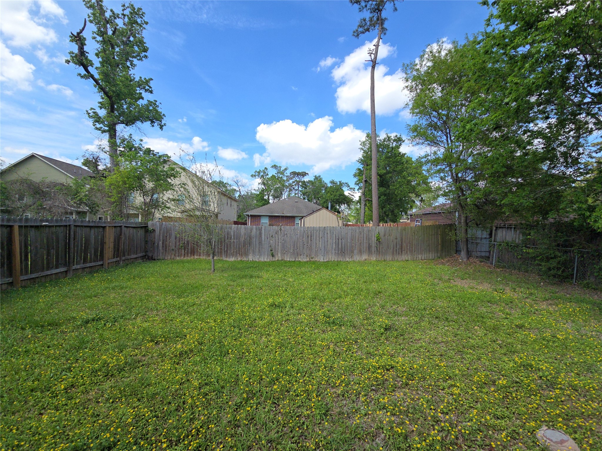 8205 Claiborne Street Houston, TX 77078 - Photo 23 of 26 a view of a backyard