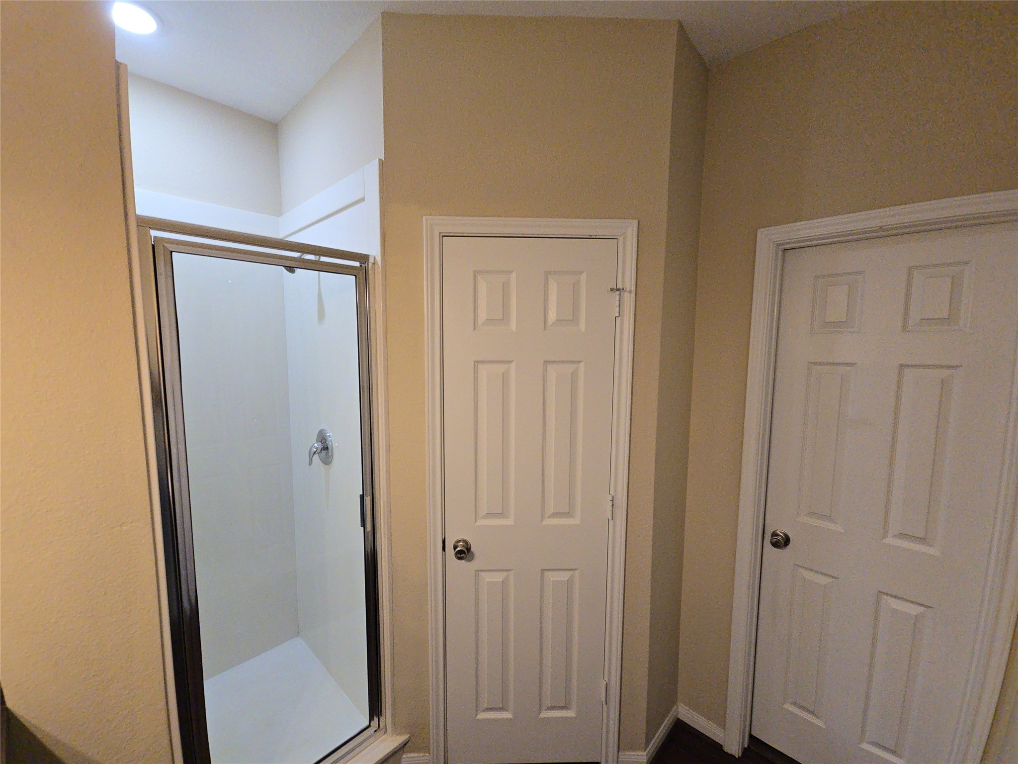 8205 Claiborne Street Houston, TX 77078 - Photo 8 of 26 a view of a bathroom with a sink